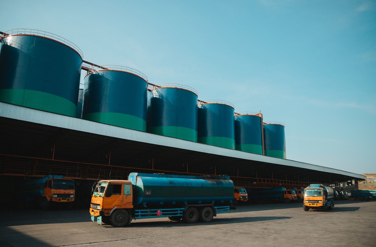 Palm oil storage tanks